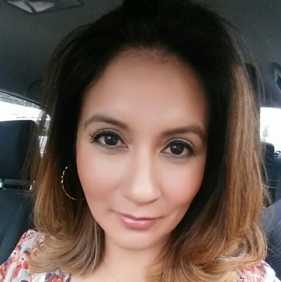 Meet your Posher, Lydia - Picture 1 of 1