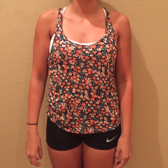 Floral tank top - Picture 1 of 4