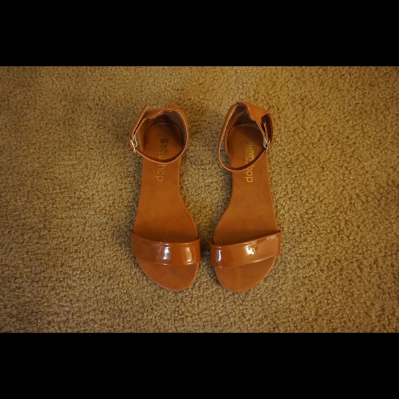Brown Sandals. Size 6.