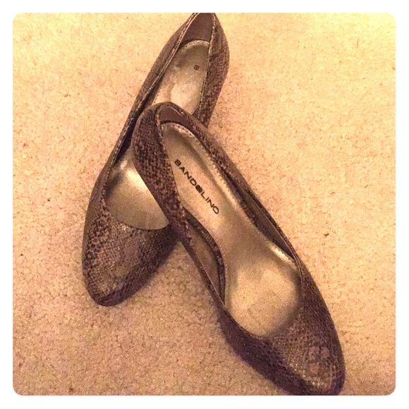 Bandolino brown snake skin pumps. - Picture 1 of 1
