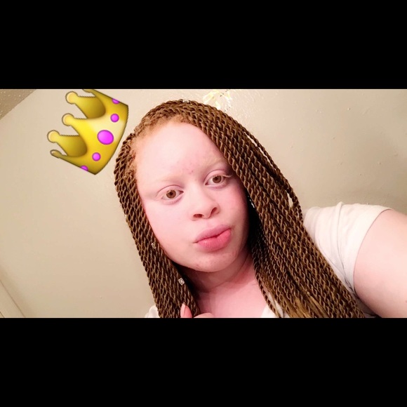 Meet your Posher, Dominique