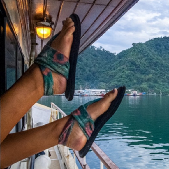 New!!❤️ Sanuk Yoga Mat Sandals