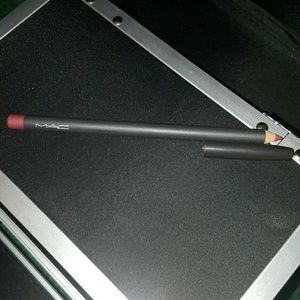 Mac Lip Liner Half Red