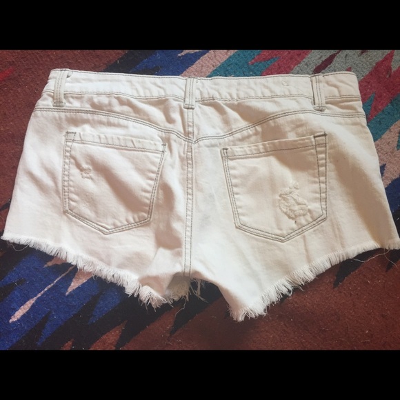 White Jean Shorts size 28 - Picture 2 of 2