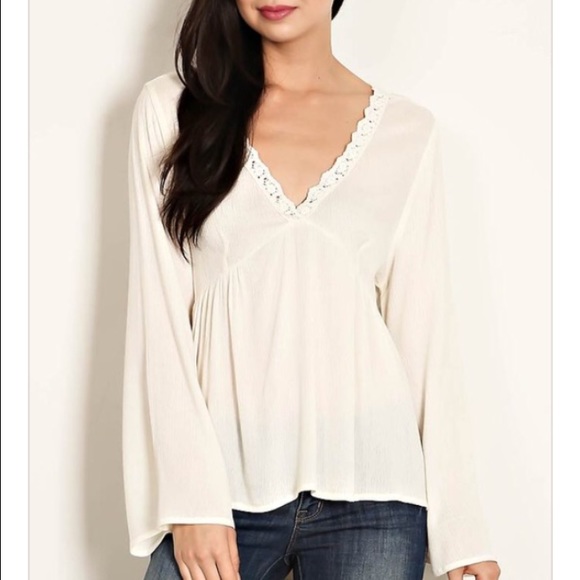 ✨Beautiful Woven V-Neck Blouse
