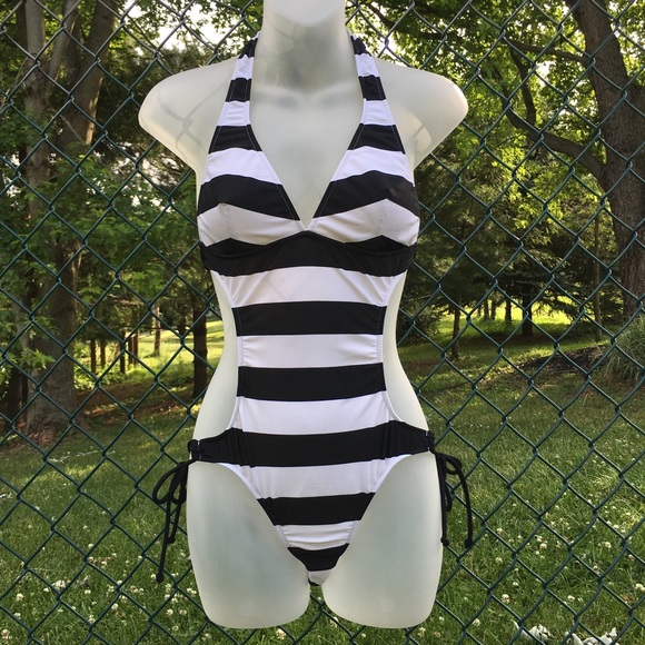 TRADED in BUNDLE Venus Beetlejuice Monokini (New) - Picture 2 of 4