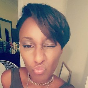 Meet your Posher, Raquel