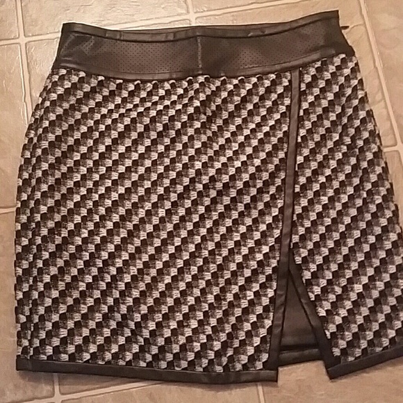 Ann taylor black & white skirt