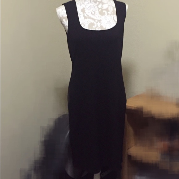 Classic banana republic cocktail dress in black.