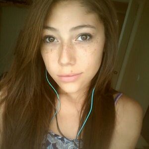 Meet your Posher, Crystal