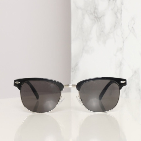 Gypsy Warrior Accessories - ⚡️CLOSETCLOSING⚡️Soho Sunnies Black Sunglasses NEW