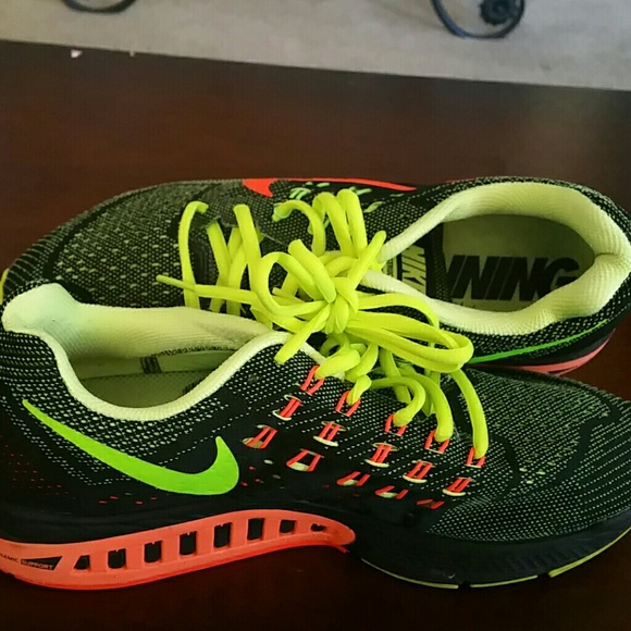 Men's size 8.5 nike zoom structure 18