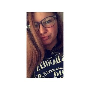 Meet your Posher, Alexis