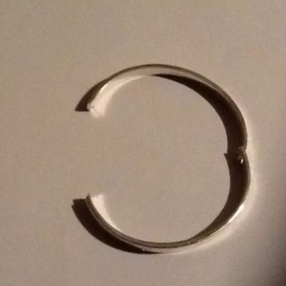 MOVING SALE‼️Love Bangle (hinge closure) SILVER - Picture 3 of 4