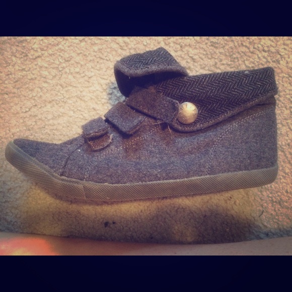 Dark grey blowfish boots