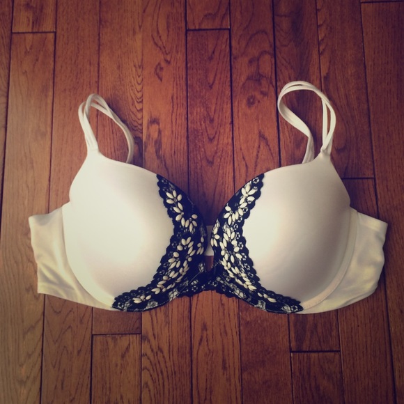 Victoria's Secret Very Sexy Push-up size 40C