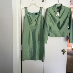 Green silk Dress suit. Nwt.dress size 2