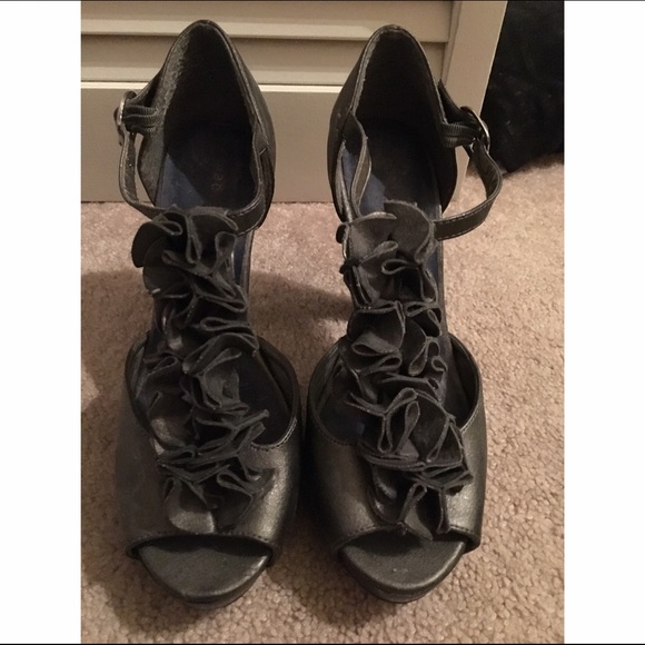 Madden Girl comfy silvery grey heels
