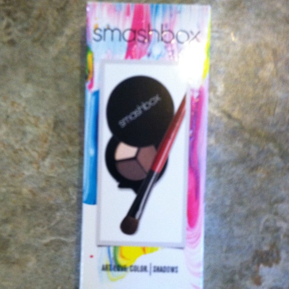 NIB Smashbox eyeshadow trio and brush