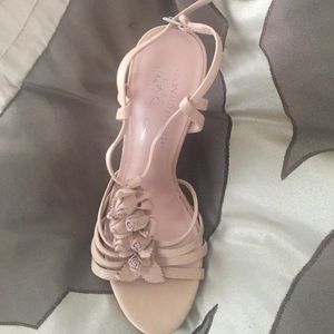 Donald Pliner wedge that has never been worn