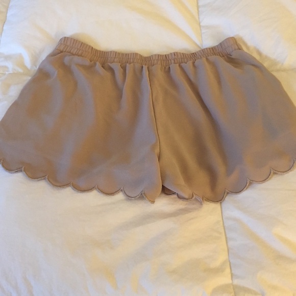 Little Tan/Beige Shorts - Picture 2 of 4