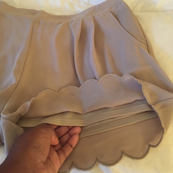 Little Tan/Beige Shorts - Picture 3 of 4