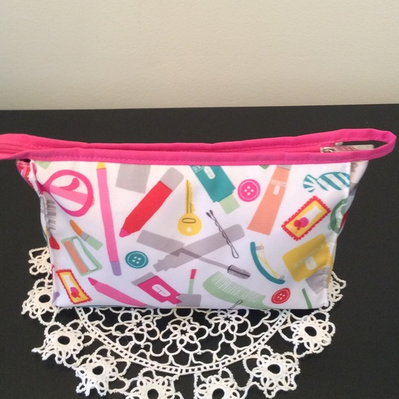 CLEARANCE 🎃CLINIQUE MAKEUP BAG - Picture 2 of 4