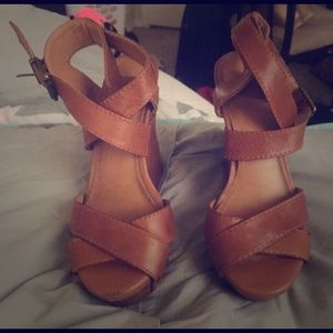 Gianni Bini brown wedges