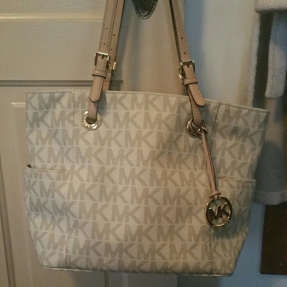 Michael Kors LIKE NEW purse.