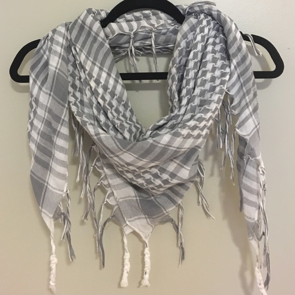 Grey and white fringe scarf