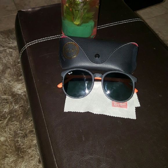 Authentic Ray bans! - Picture 2 of 3