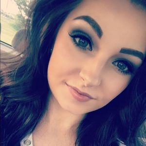 Meet your Posher, Lorina