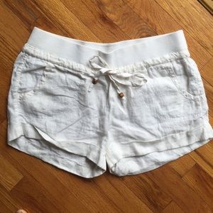 GUESS white linen shorts