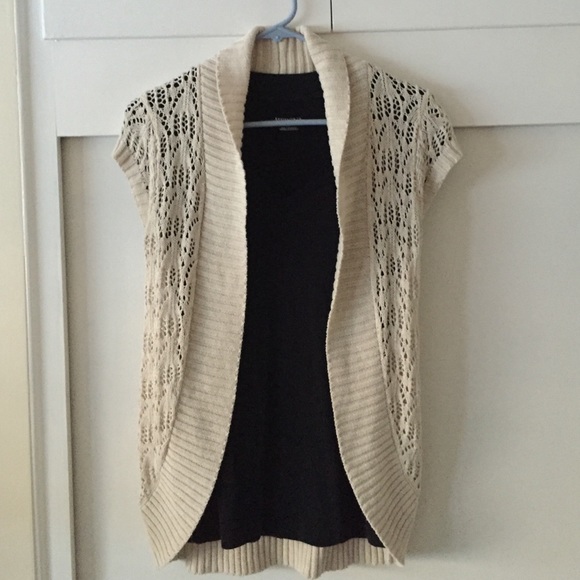 Cream cardigan, short sleeve, crochet-type