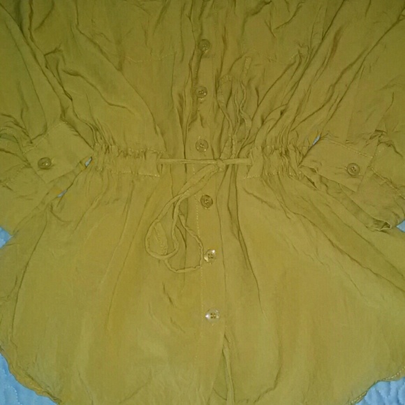 Gold, button down blouse - Picture 2 of 2