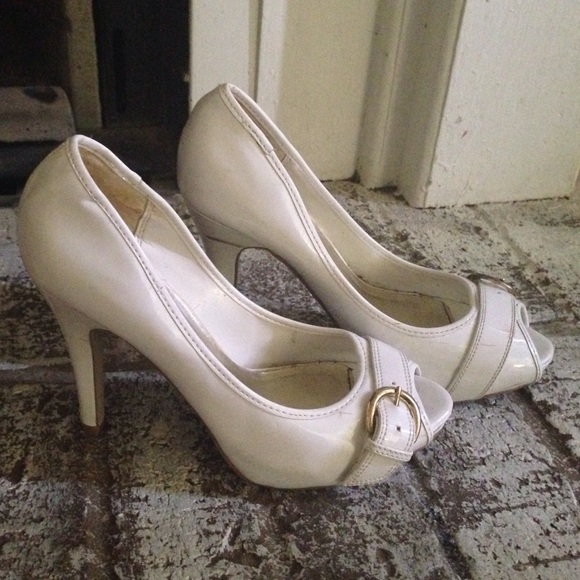 Cute peep toe heels!