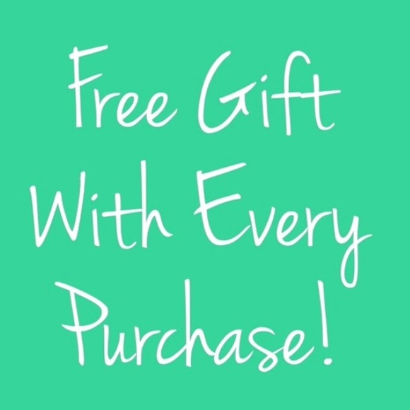🎁 FREE GIFT WITH PURCHASE 🎁