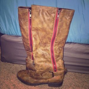 Madden girl boots. Great condition.