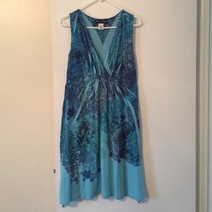 Cute v-neck summer dress
