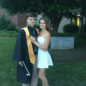 Meet your Posher, Claudia