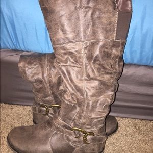 Bare traps boots. Only worn once