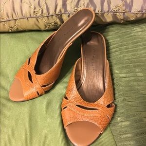 Like New Cloudwalkers Sz9W Tan Leather upper heels