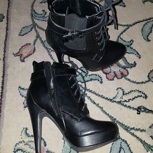 Guess boot heels