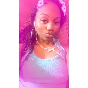 Meet your Posher, Maya