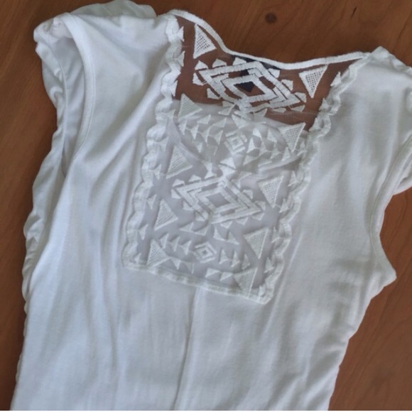 🐳 Beautiful White Top - Picture 4 of 4