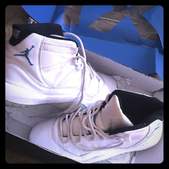 Size 8.5 Air Jordan Retro 11's "Legend Blue" - Picture 1 of 1