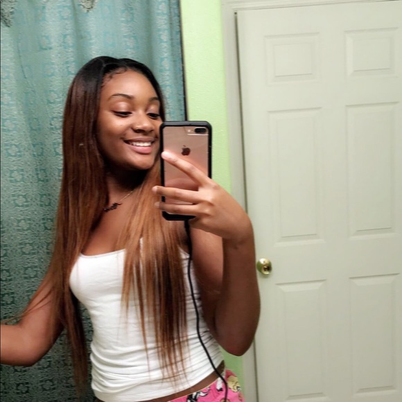 Meet your Posher, Alyssa - Picture 2 of 2