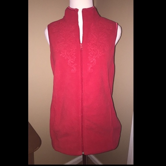Red zip up vest, pockets on inside & outside!!