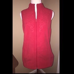 Red zip up vest, pockets on inside & outside!!