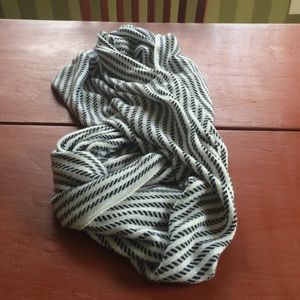 Infinity Black & White Scarf